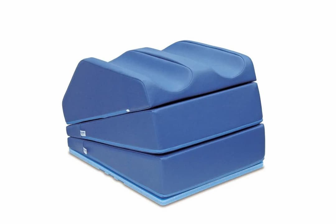 膝乗せクッション（チルト型）を開発しました。